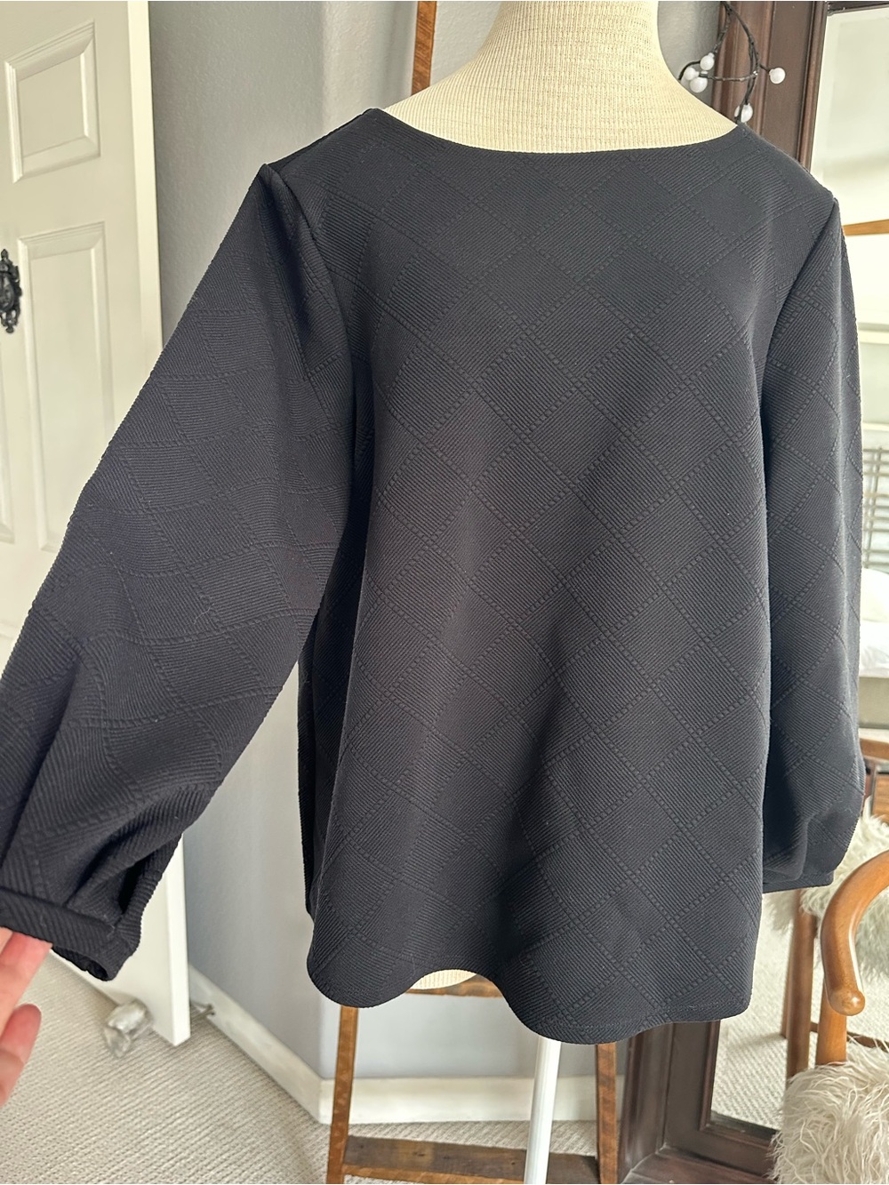 Chico's Black Quilted Balloon-Sleeve top, size XL (3)